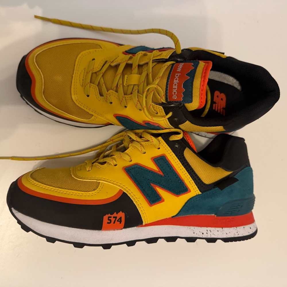 New Balance men’s sz 8 -574 Retro Yellow/Teal Athletic Shoes
New